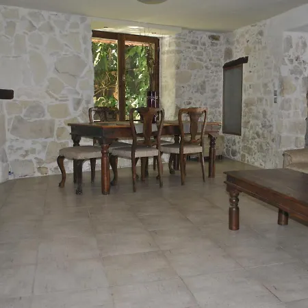 Attractive In With Private Pool Giannoudi (Crete)
